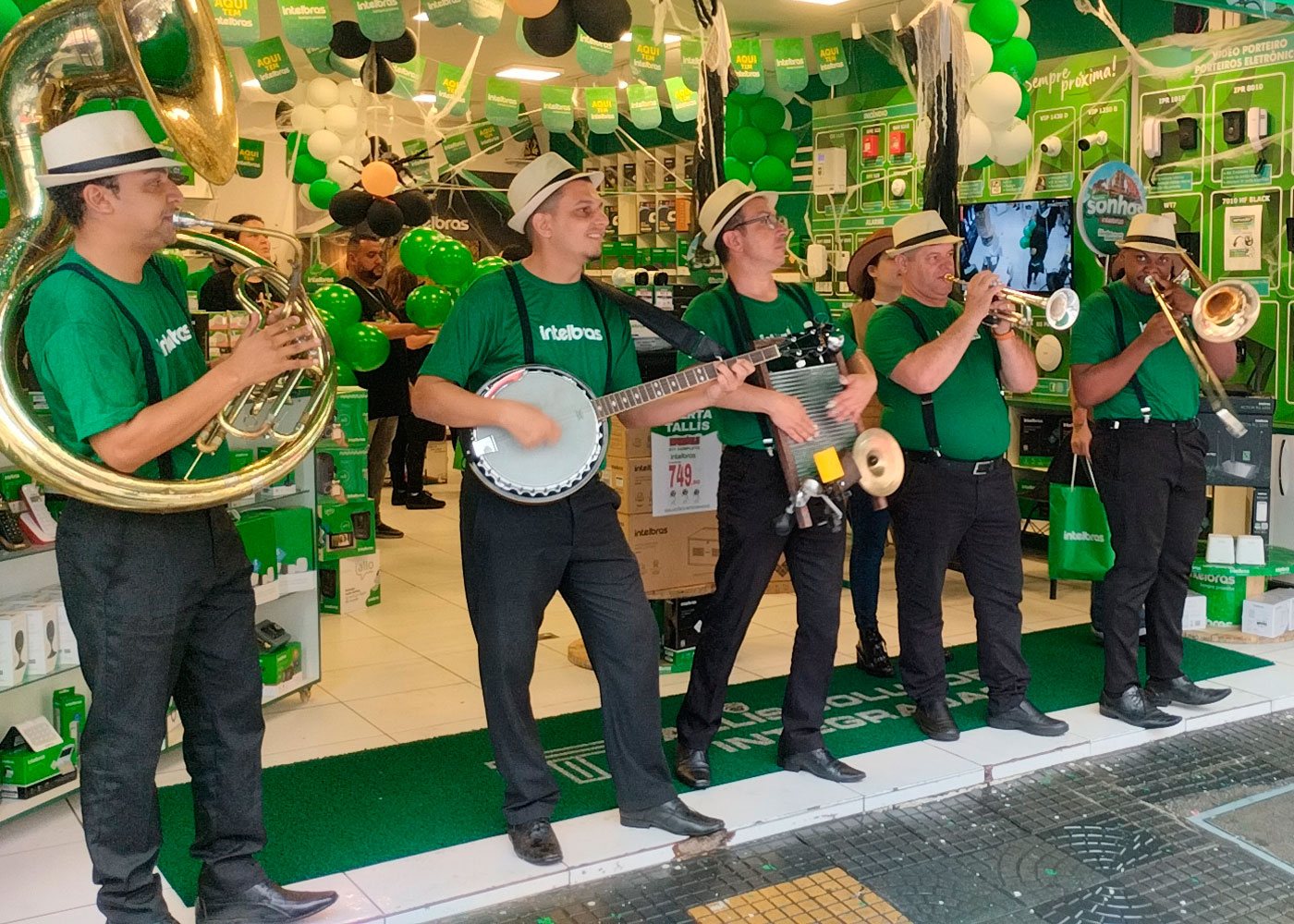 Banda de carnaval para eventos e blocos de rua.