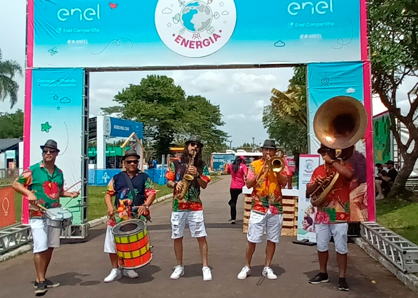 Banda de carnaval para eventos e blocos de rua.