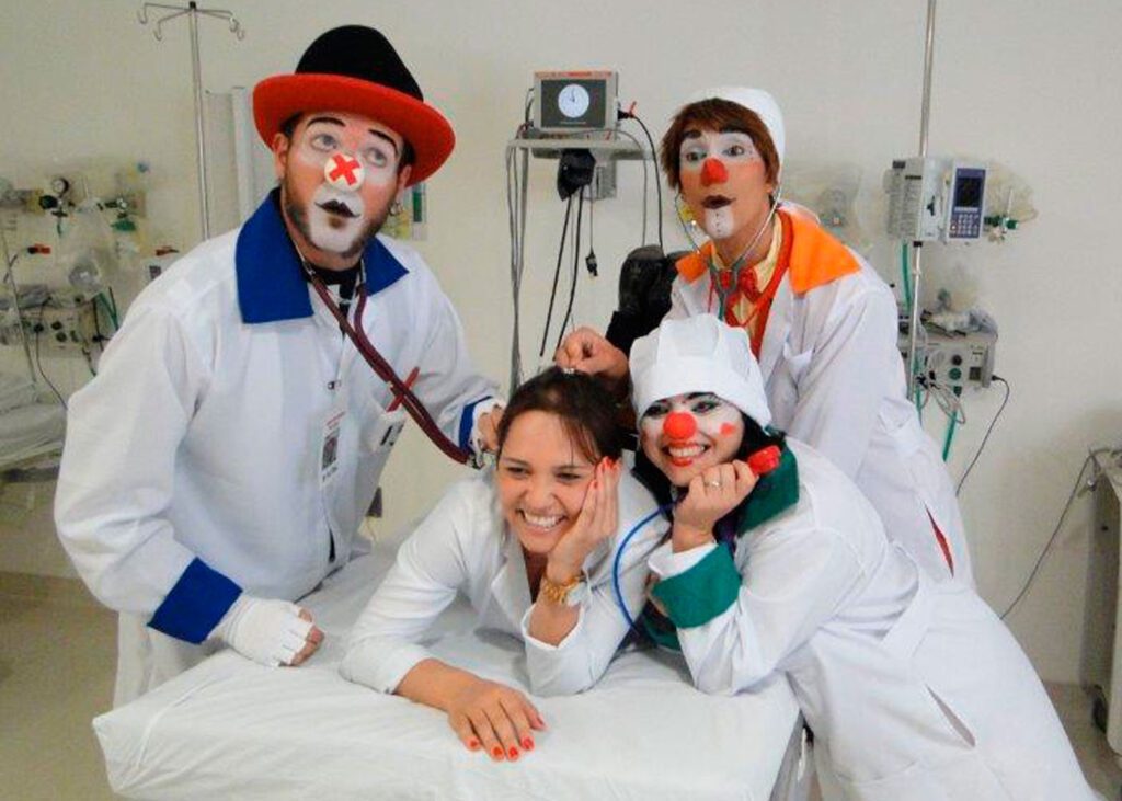A importância de utilizar artistas de circo em eventos.