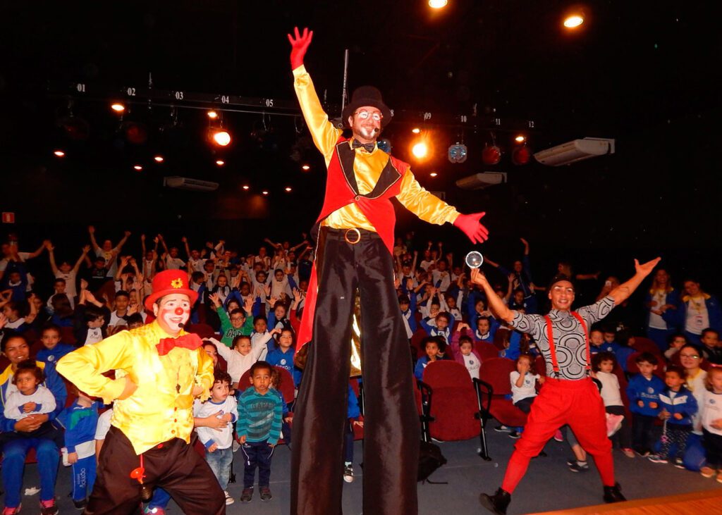 Artistas de circo para eventos e festas